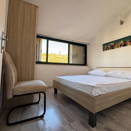 Romantic Getaway Near The Harbor Apartament Jelsa (Hvar)