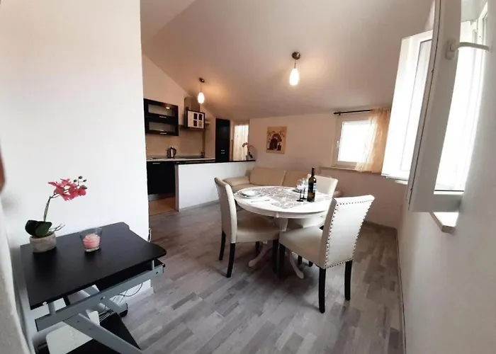 Romantic Getaway Near The Harbor * Jelsa (Hvar)